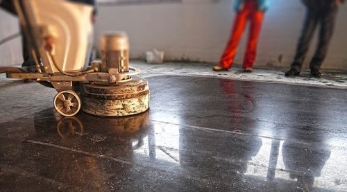 В чем преимущества полированного бетонного пола в доме?